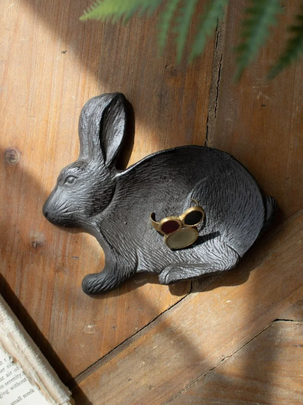 Cast Iron Easter Rabbit Trinket Tray NEW - Picture 2 of 3